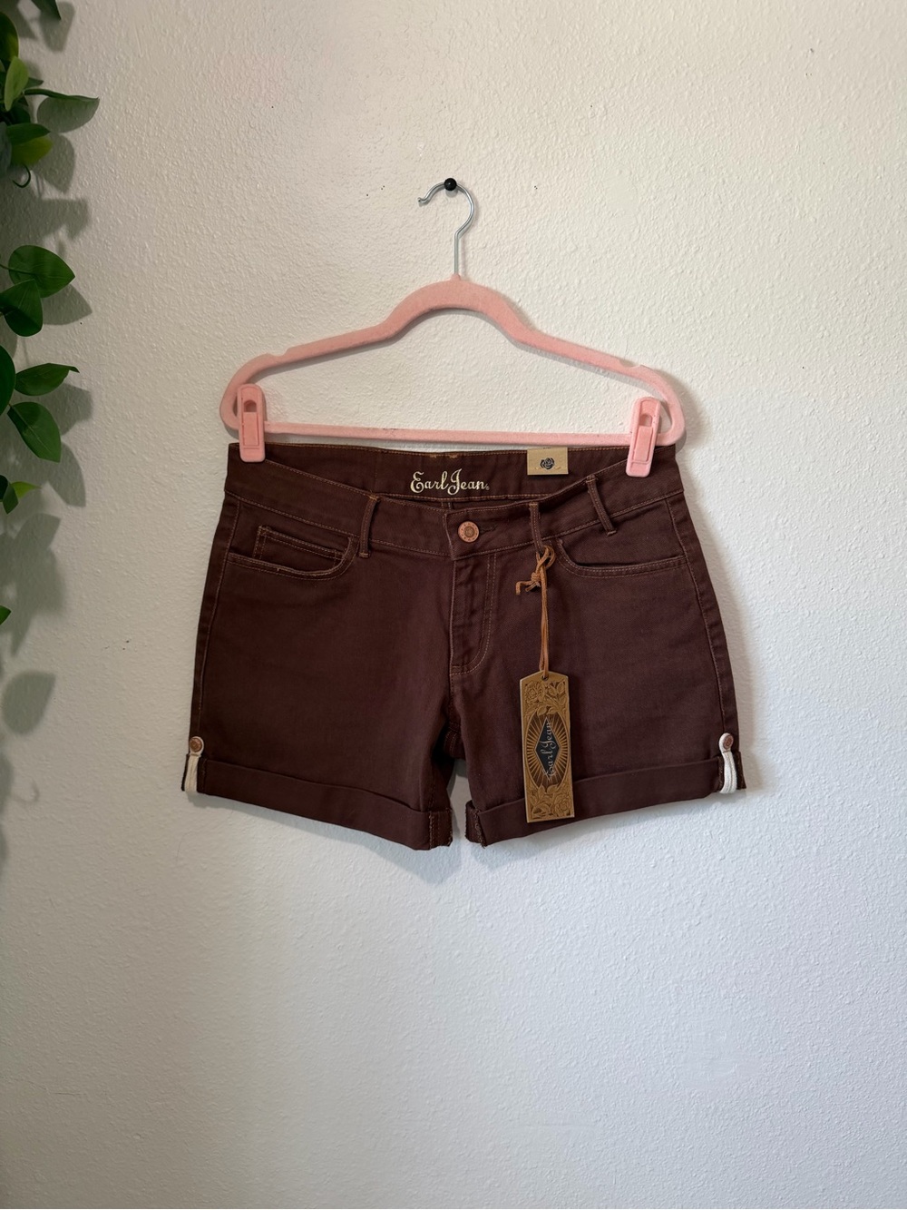 NWT Earl Jean Cuffed Denim Shorts 8 29 Chocolate Brown Tooled Leather Patch
